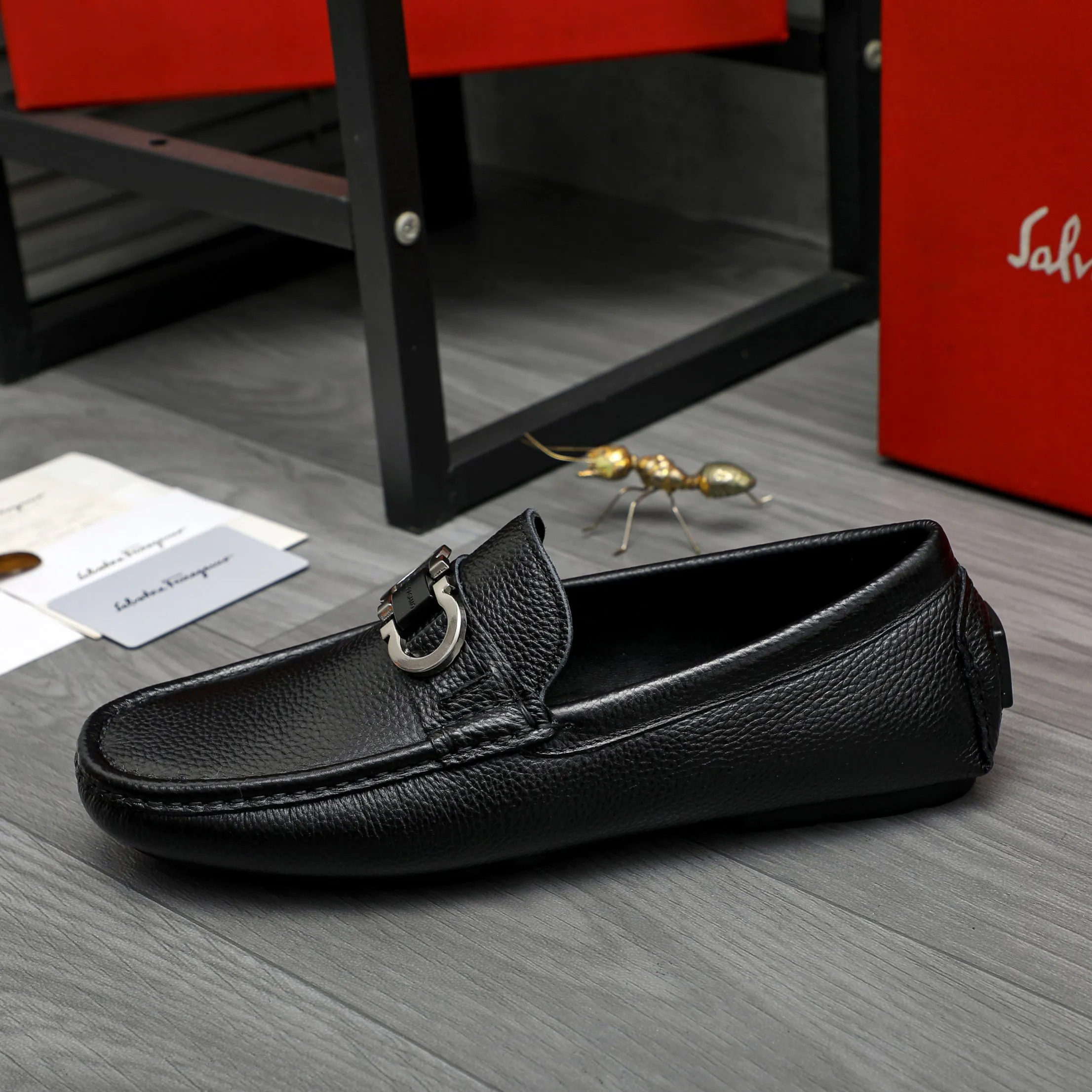 Men's shoes 💰p420 Product trademark: Ferragamo " Ferragamo ] Casual slip-on men's shoes Regular size: 38-44 Product materials: Selected pebbled cowhide upper, sheepskin lining, original rubber outsole